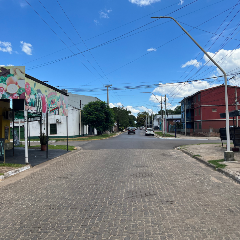 CASA AMOBLADA EN VENTA-ITUZAINGO CORRIENTES