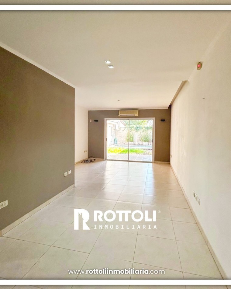 CASA DE TRES DORMITORIOS CON PISCINA EN VENTA-POSADAS MISIONES