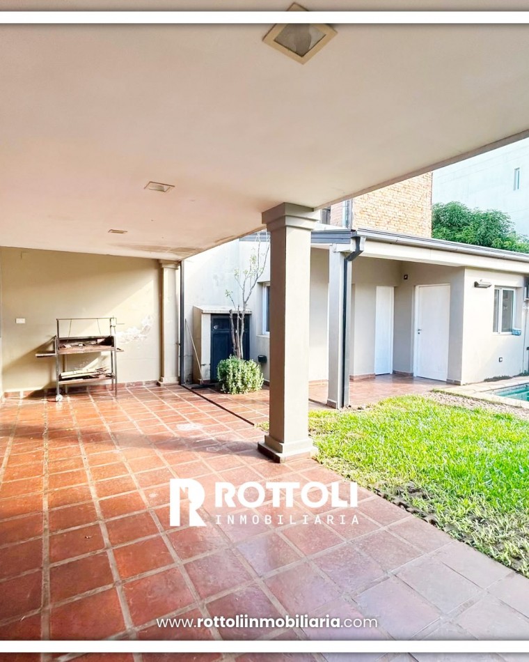 CASA DE TRES DORMITORIOS CON PISCINA EN VENTA-POSADAS MISIONES